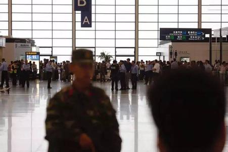 浦东机场迅速提升安检等级　基本逢包必检